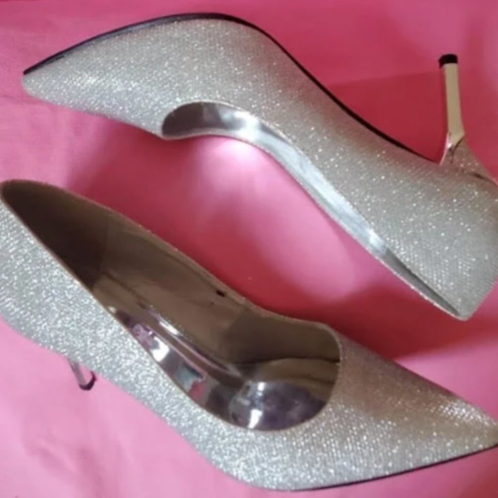 Silver women's pumps size 8.5 heels comfortable 3 inch heel